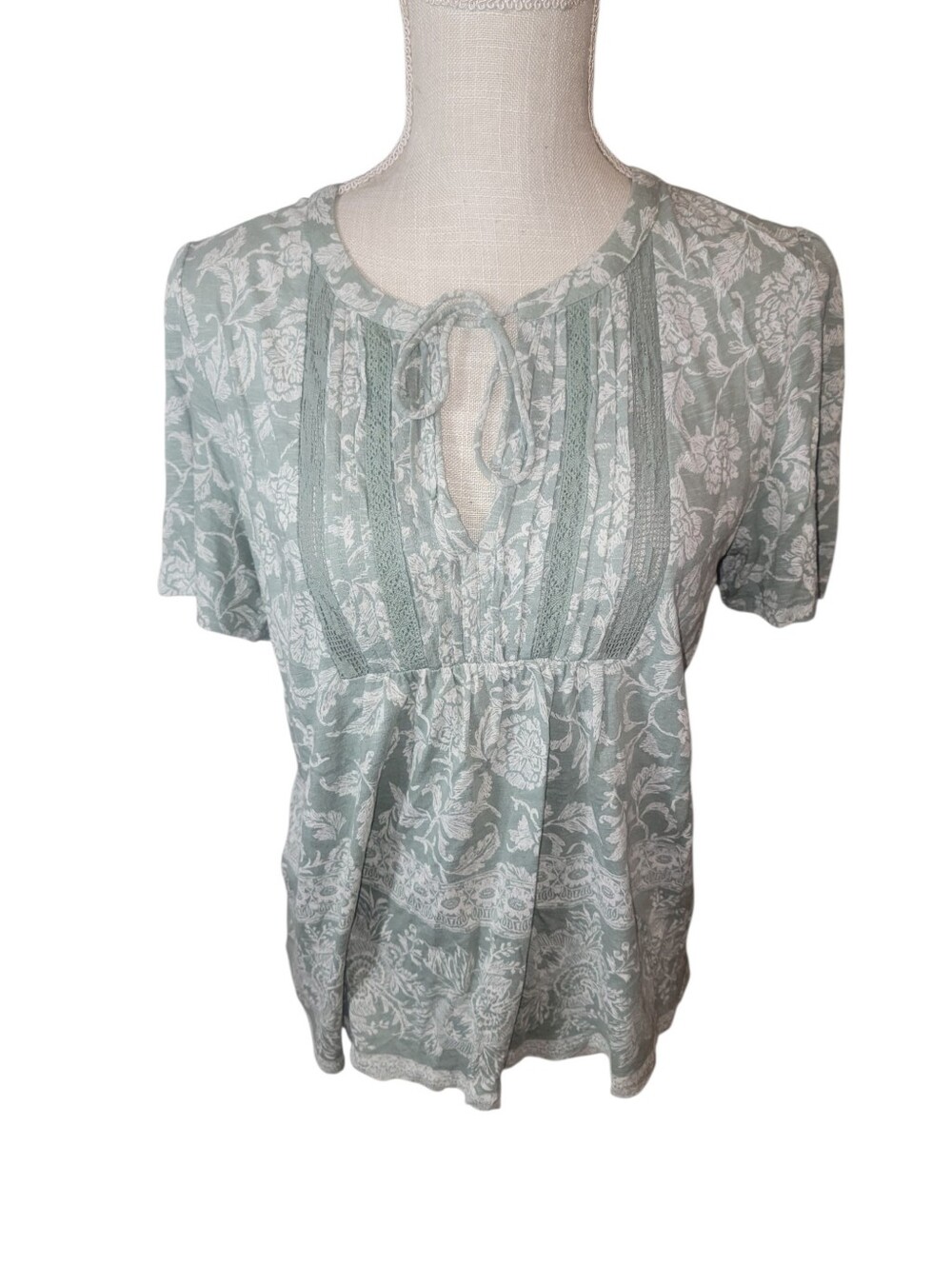 Lucky Brand Light Green.White Boho V-Neck Tie Short Sleeve Blouse Size Medium